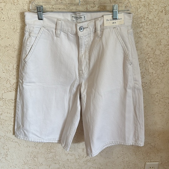 NWT Abercrombie & Fitch Mid Rise Slouchy Shorts - Picture 3 of 13